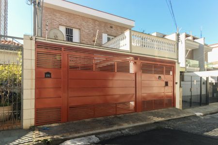 Casa à venda com 150m², 4 quartos e 2 vagas Casa à venda com 150m², 4 quartos e 2 vagasFachada
