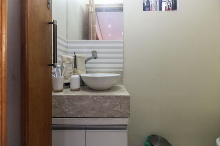 Casa à venda com 150m², 4 quartos e 2 vagas Casa à venda com 150m², 4 quartos e 2 vagasLavabo