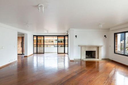 Apartamento à venda com 3 quartos, 204m² em Itaim Bibi, São Paulo