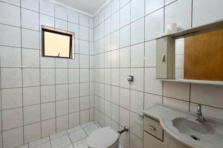 Casa para alugar com 225m², 4 quartos e 2 vagasBanheiro Social