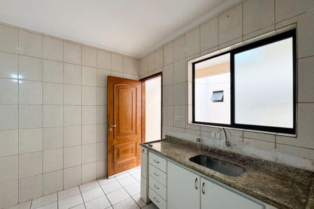 Casa para alugar com 225m², 4 quartos e 2 vagasCozinha 