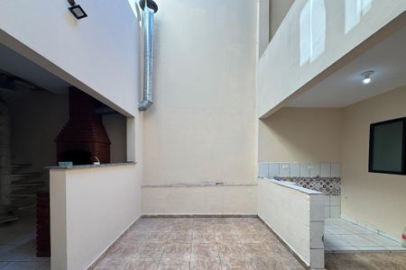 Casa para alugar com 225m², 4 quartos e 2 vagasQuintal 