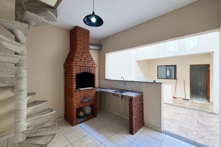 Casa para alugar com 225m², 4 quartos e 2 vagasÁrea - Churrasqueira