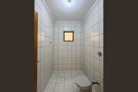 Casa para alugar com 225m², 4 quartos e 2 vagasBanheiro Social