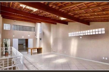 Casa para alugar com 3 quartos, 420m² em Vila Bertioga, São Paulo