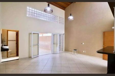Casa para alugar com 3 quartos, 420m² em Vila Bertioga, São Paulo