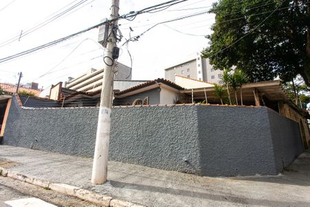 Casa para alugar com 139m², 3 quartos e 2 vagas Casa para alugar com 139m², 3 quartos e 2 vagasFachada Lateral