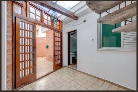 Casa à venda com 3 quartos, 129m² em Vila Elvira, São Paulo