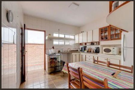 Casa à venda com 3 quartos, 129m² em Vila Elvira, São Paulo
