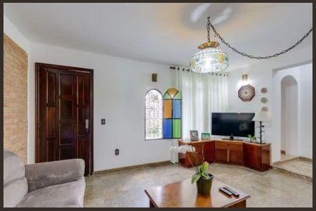 Casa à venda com 3 quartos, 129m² em Vila Elvira, São Paulo