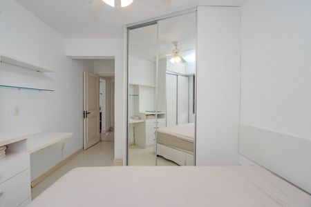 Suíte de apartamento à venda com 2 quartos, 77m² em Bela Vista, Porto Alegre