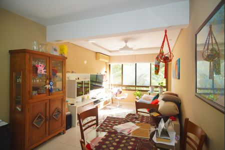 Apartamento à venda com 77m², 2 quartos e 1 vagaSala