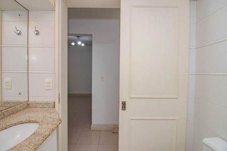 Banheiro Social de apartamento à venda com 2 quartos, 77m² em Bela Vista, Porto Alegre