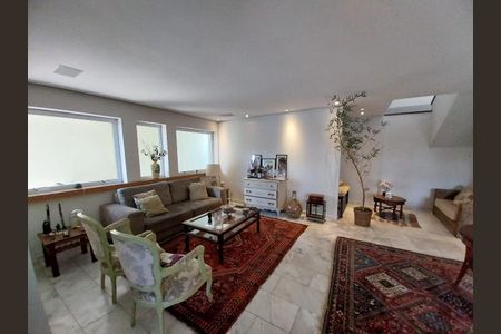 Casa para alugar com 398m², 5 quartos e 3 vagas