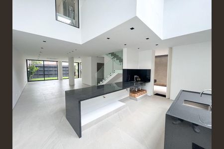 Casa à venda com 3 quartos, 262m² em Jardim Paulista, São Paulo