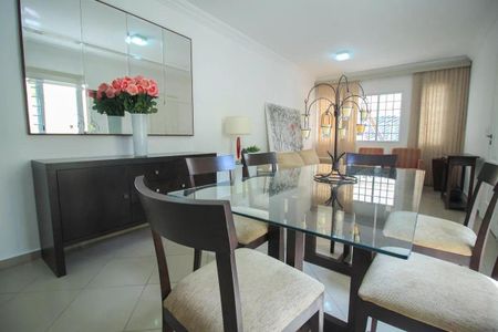 Casa à venda com 127m², 3 quartos e 2 vagas