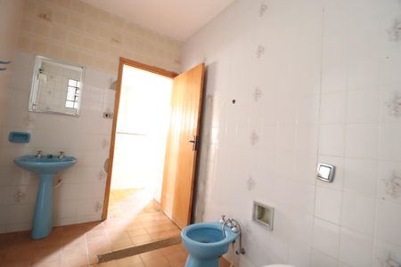 Casa para alugar com 280m², 4 quartos e 5 vagasBanheiro Social