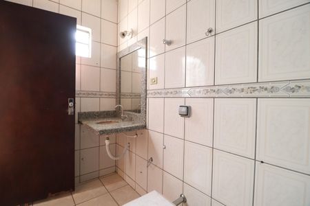 Casa para alugar com 280m², 4 quartos e 5 vagasBanheiro do Quarto 2