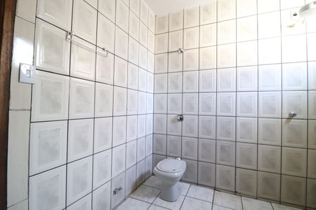 Casa para alugar com 280m², 4 quartos e 5 vagasBanheiro do Quarto 1