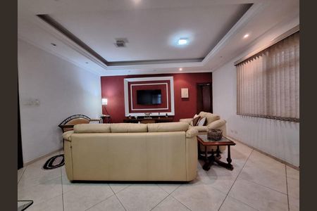Casa à venda com 4 quartos, 300m² em Jardim Piqueroby, São Paulo