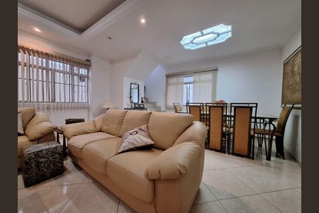 Casa à venda com 4 quartos, 300m² em Jardim Piqueroby, São Paulo