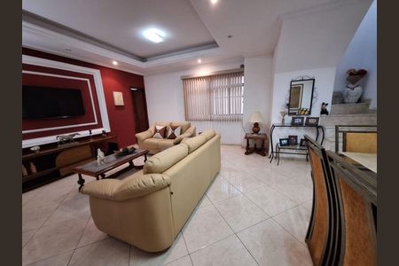 Casa à venda com 4 quartos, 300m² em Jardim Piqueroby, São Paulo