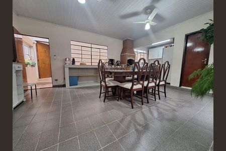 Casa à venda com 4 quartos, 300m² em Jardim Piqueroby, São Paulo