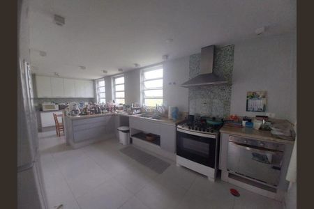 Casa à venda com 4 quartos, 473m² em Vila Inah, São Paulo