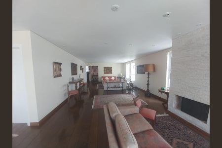 Casa à venda com 4 quartos, 473m² em Vila Inah, São Paulo