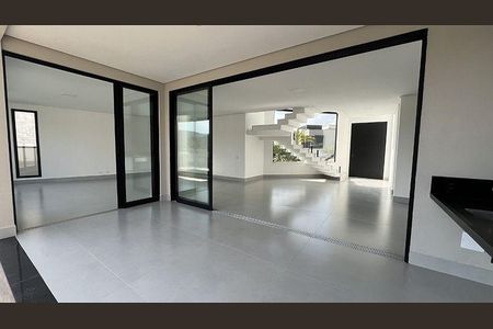 Casa à venda com 4 quartos, 350m² em Cidade Tamboré, Santana de Parnaíba