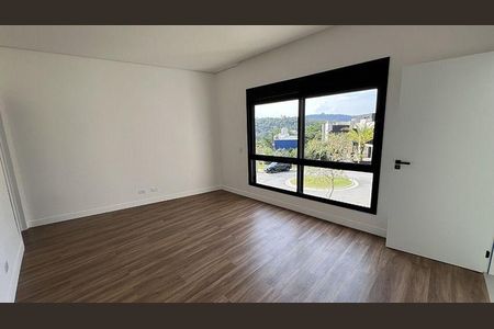 Casa à venda com 350m², 4 quartos e 4 vagas