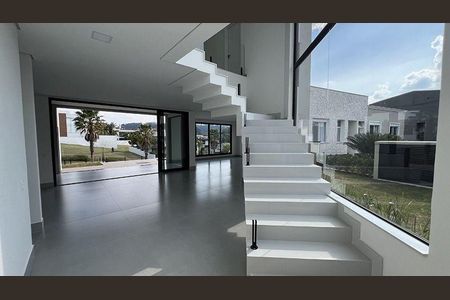 Casa à venda com 350m², 4 quartos e 4 vagas