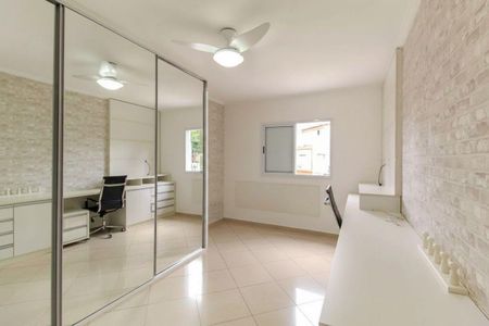Casa à venda com 81m², 3 quartos e 2 vagas
