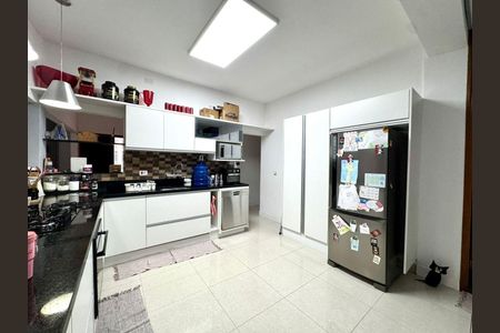 Casa à venda com 230m², 3 quartos e 4 vagas