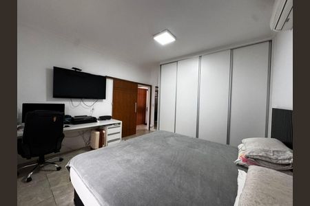 Casa à venda com 230m², 3 quartos e 4 vagas