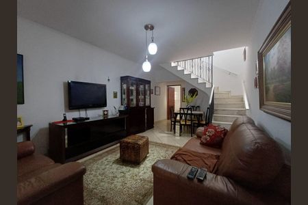Casa à venda com 3 quartos, 132m² em Vila Carrão, São Paulo