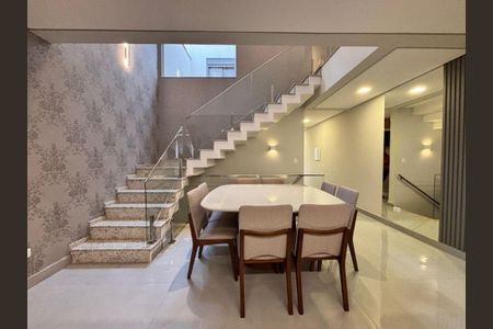 Casa à venda com 231m², 3 quartos e 3 vagas