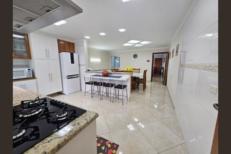Casa à venda com 217m², 3 quartos e 5 vagas