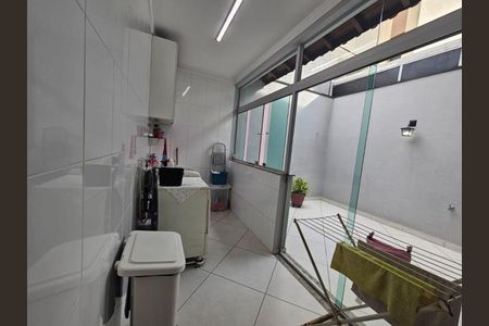 Casa à venda com 217m², 3 quartos e 5 vagas