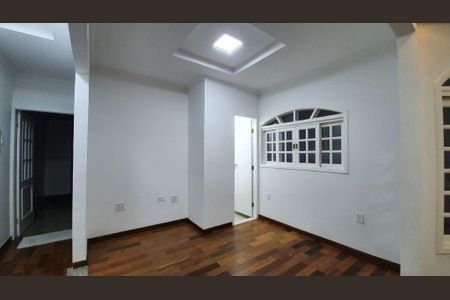 Casa à venda com 3 quartos, 236m² em Vila Regente Feijó, São Paulo