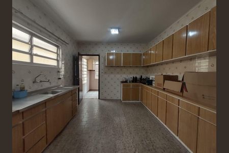 Casa à venda com 3 quartos, 201m² em Jardim Avelino, São Paulo
