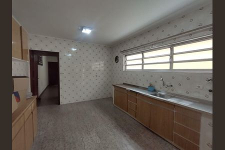 Casa à venda com 3 quartos, 201m² em Jardim Avelino, São Paulo