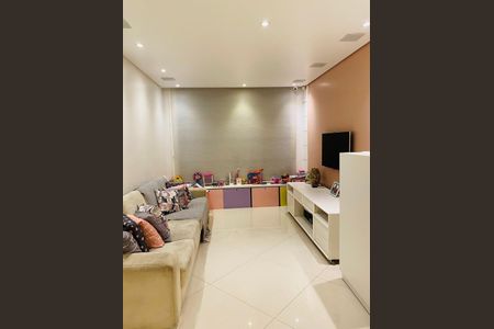 Casa à venda com 3 quartos, 174m² em Vila Invernada, São Paulo