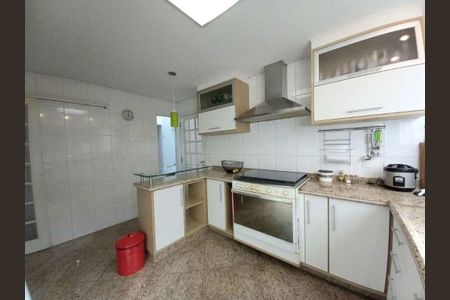 Casa à venda com 250m², 3 quartos e 4 vagas