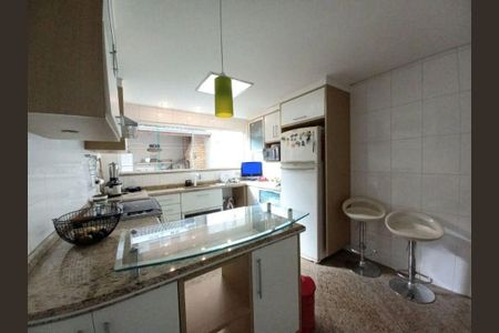 Casa à venda com 250m², 3 quartos e 4 vagas