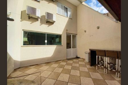 Casa à venda com 250m², 3 quartos e 4 vagas