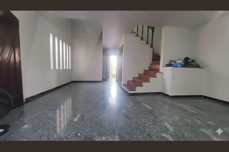 Casa à venda com 3 quartos, 248m² em Vila Ivone, São Paulo