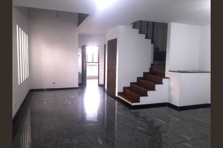 Casa à venda com 3 quartos, 248m² em Vila Ivone, São Paulo