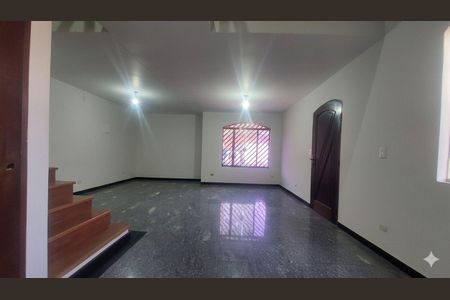 Casa à venda com 3 quartos, 248m² em Vila Ivone, São Paulo