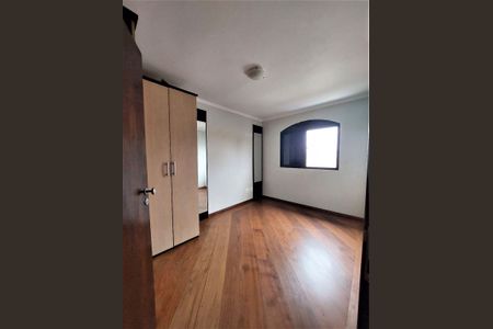 Casa à venda com 3 quartos, 248m² em Vila Ivone, São Paulo